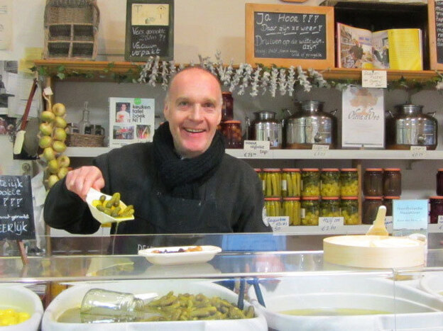 Fred Ooms of De Leeuw Zuurwaren, Amsterdam, modeling the traditional method of measuring de Leeuw pickles, the scoop.