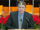 According to commentator Frank Deford, Sports Illustrated writer Peter King — shown here during an event at Seton Hall Preparatory Academy in Dec. 2005 — is the champion model of sportswriters. According to commentator Frank Deford, Sports Illustrated writer Peter King — shown here during an event at Seton Hall Preparatory Academy in Dec. 2005 — is the champion model of sportswriters.
