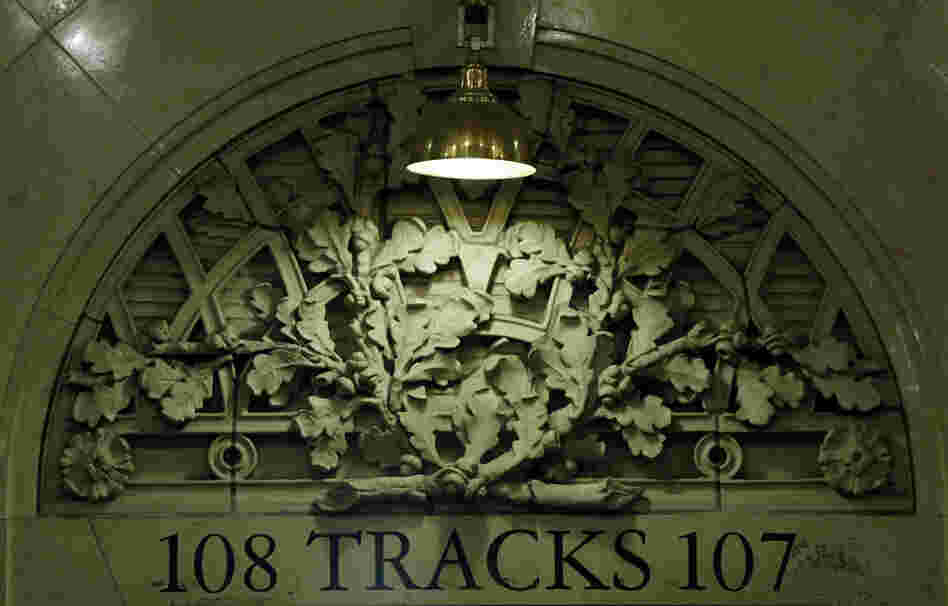 The terminal's track entrances are adorned with acorns and oak leaf clusters as a tribute to the Vanderbilt family.
