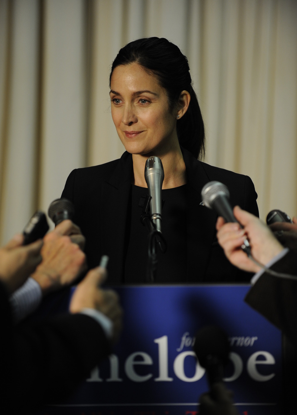 Penelope (Carrie-Ann Moss) is a do-gooder doctor with an eye on the governor's mansion.