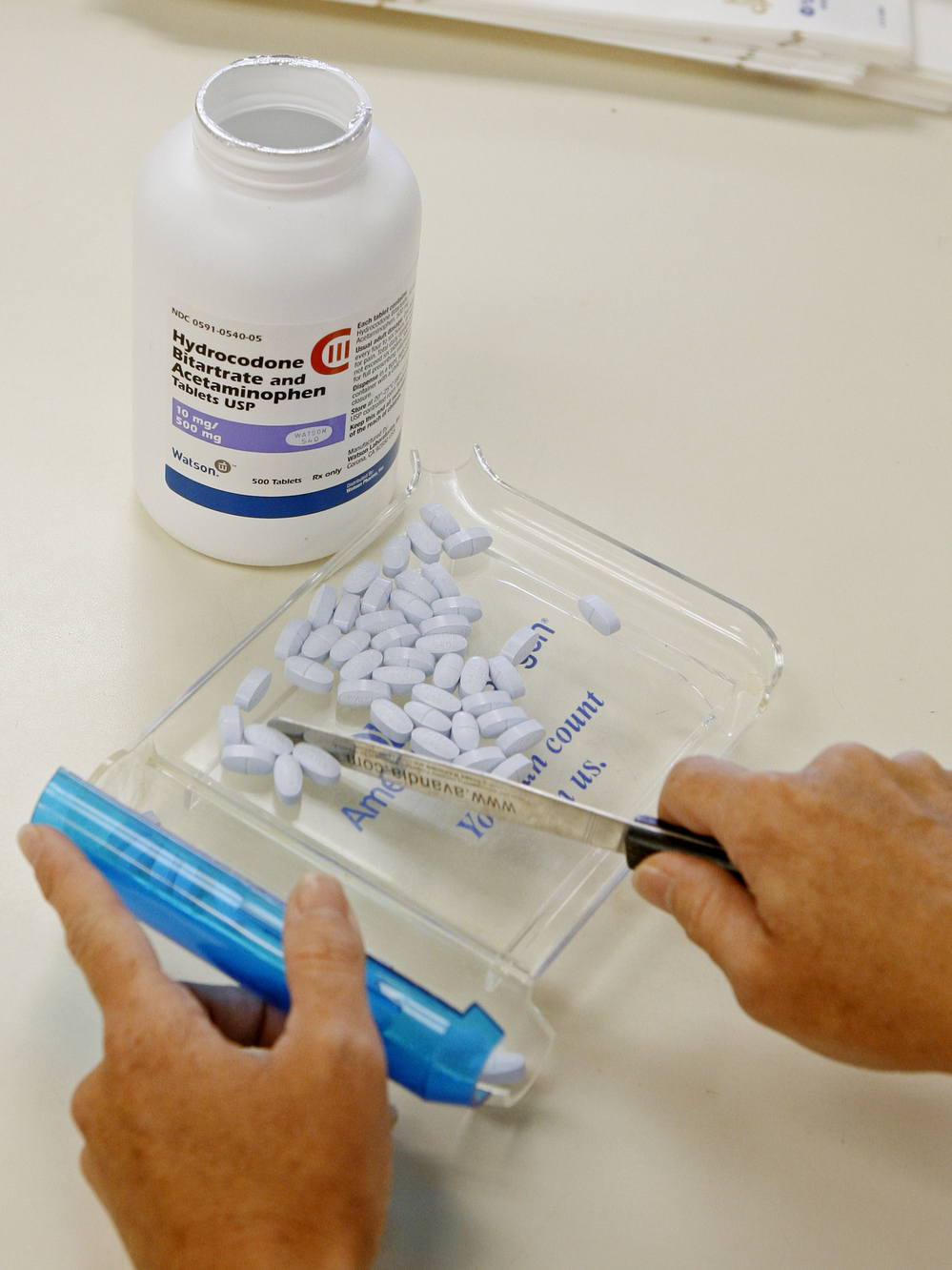 An FDA advisory panel voted to increase controls on painkillers containing hydrocodone, such as this generic version of Vicodin.