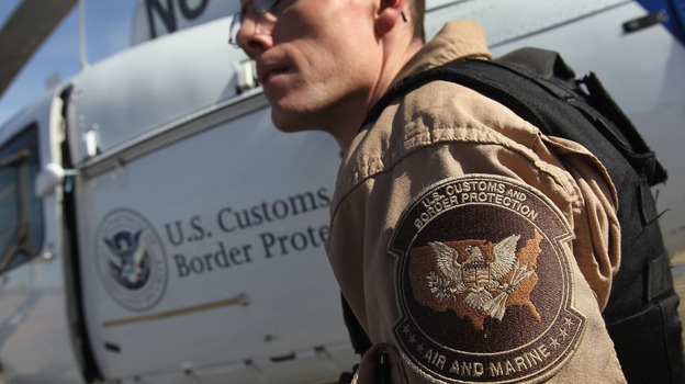 Air interdiction agent Jake Linde in 2010, on the U.S.-Mexico border in Arizona. (Getty Images)