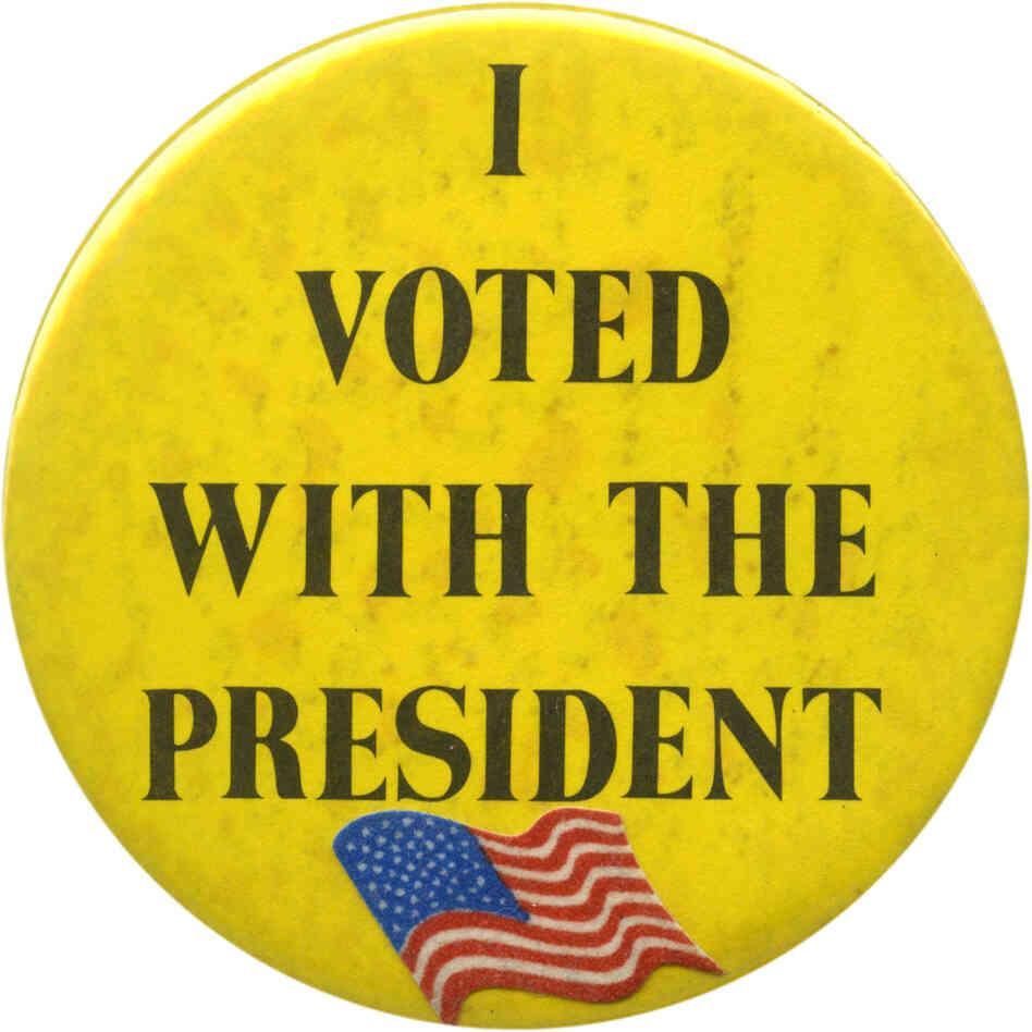 Bush supporters wore these Persian Gulf war-related buttons during the 1991 SOTU. But the war was a distant memory in '92. Bush supporters wore these Persian Gulf war-related buttons during the 1991 SOTU. But the war was a distant memory in '92.