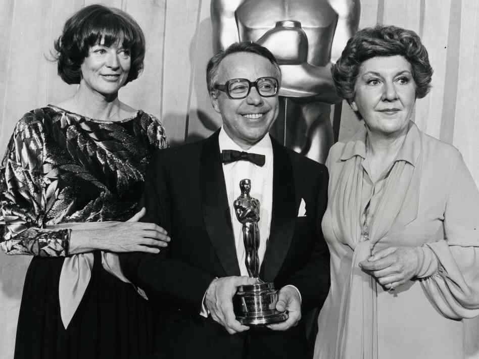 Kudelski with actors Maggie Smith (left) and Maureen Stapleton at the 1978 Academy Awards. That year, Kudelski won a Scientific and Engineering award for improvements "in the Nagra 4.2L sound recorder for motion picture production." It was one of four Oscars awarded Kudelski in his lifetime. 