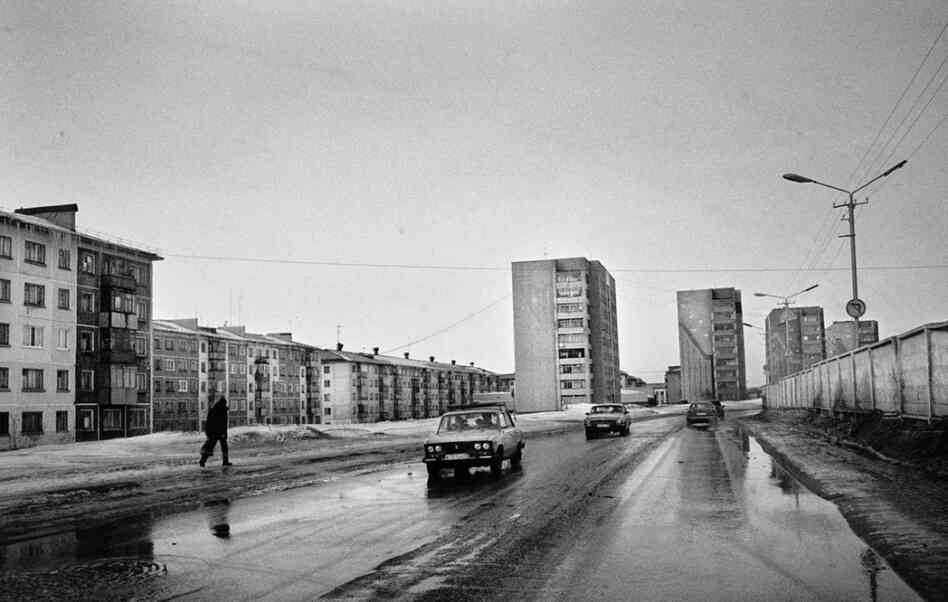 The city of Vorkuta is surrounded by several coal mines that have been abandoned since the '80s. 