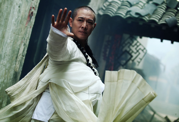 Abbot Fahai (Jet Li) fights against ancient Chinese demons disguised as humans, animals and objects.