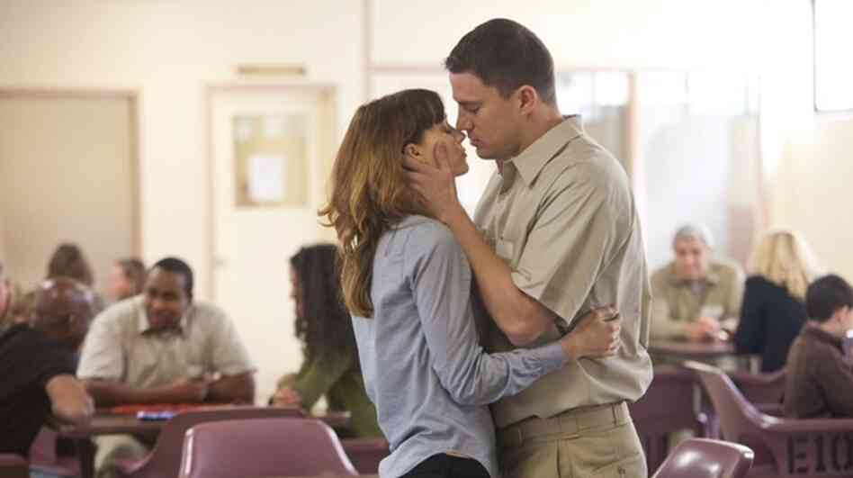 In Steven Soderbergh's medical thriller Side Effects, Emily (Rooney Mara) goes through an emotional crisis — and then a psychopharmacological one — after her husband Martin (Channing Tatum) is released from prison. In Steven Soderbergh's medical thriller Side Effects, Emily (Rooney Mara) goes through an emotional crisis — and then a psychopharmacological one — after her husband Martin (Channing Tatum) is released from prison.