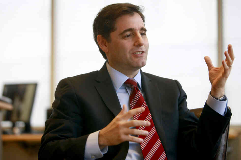 FCC Chairman Julius Genachowski last year warned of a "war on Wi-Fi."