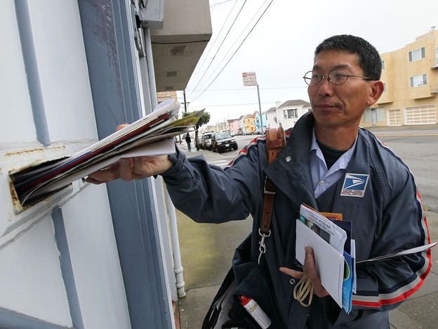 Letter carrier Raymond Hou delivering mail on his route in San Francisco (March 2010 file photo).