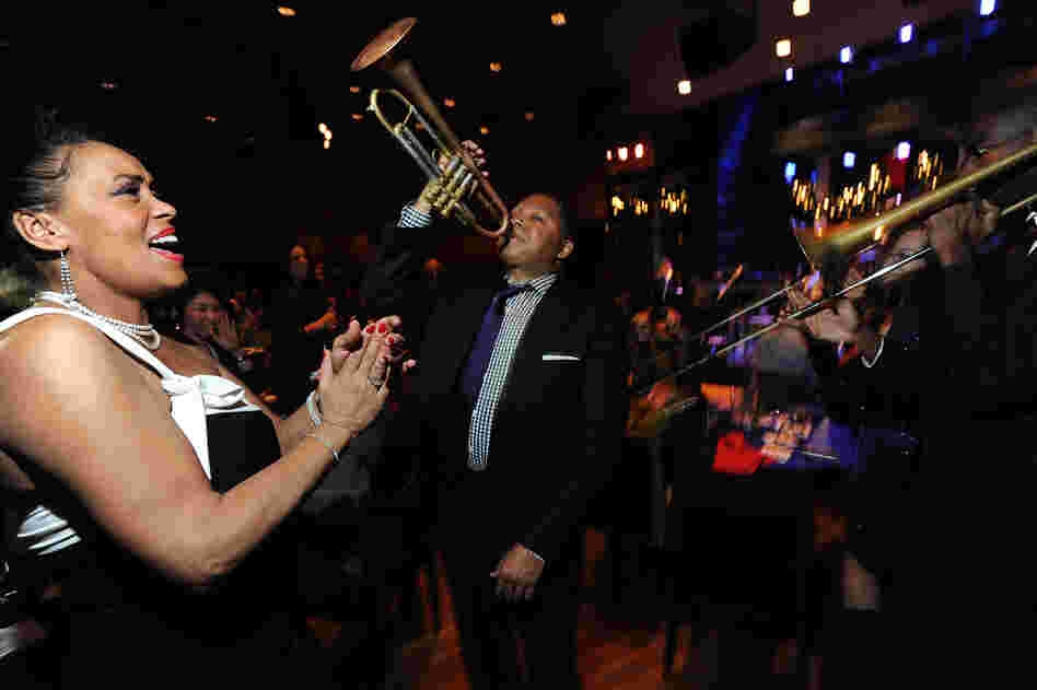 Wynton Marsalis (center) on the floor at Dizzy's Club Coca-Cola.