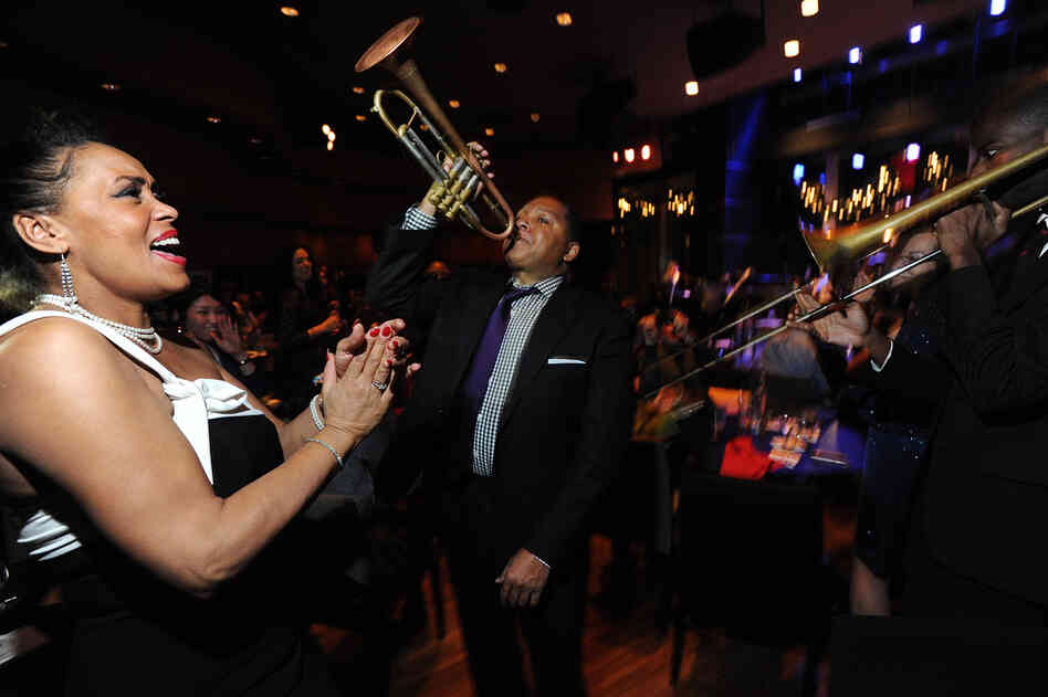 Wynton Marsalis (center) on the floor at Dizzy's Club Coca-Cola.