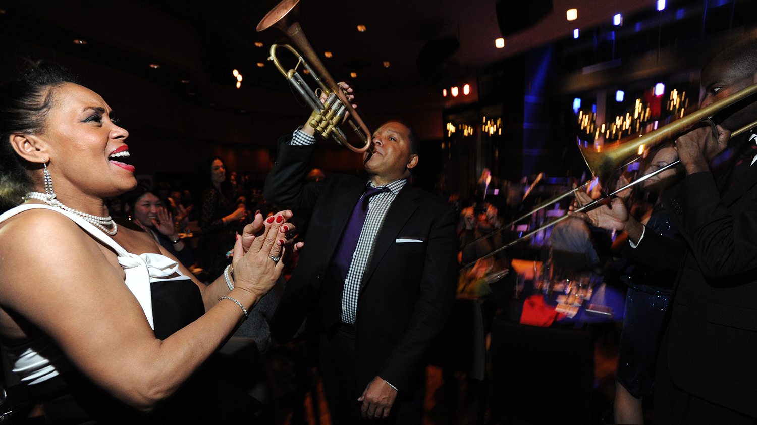 Wynton Marsalis (center) on the floor at Dizzy's Club Coca-Cola.
