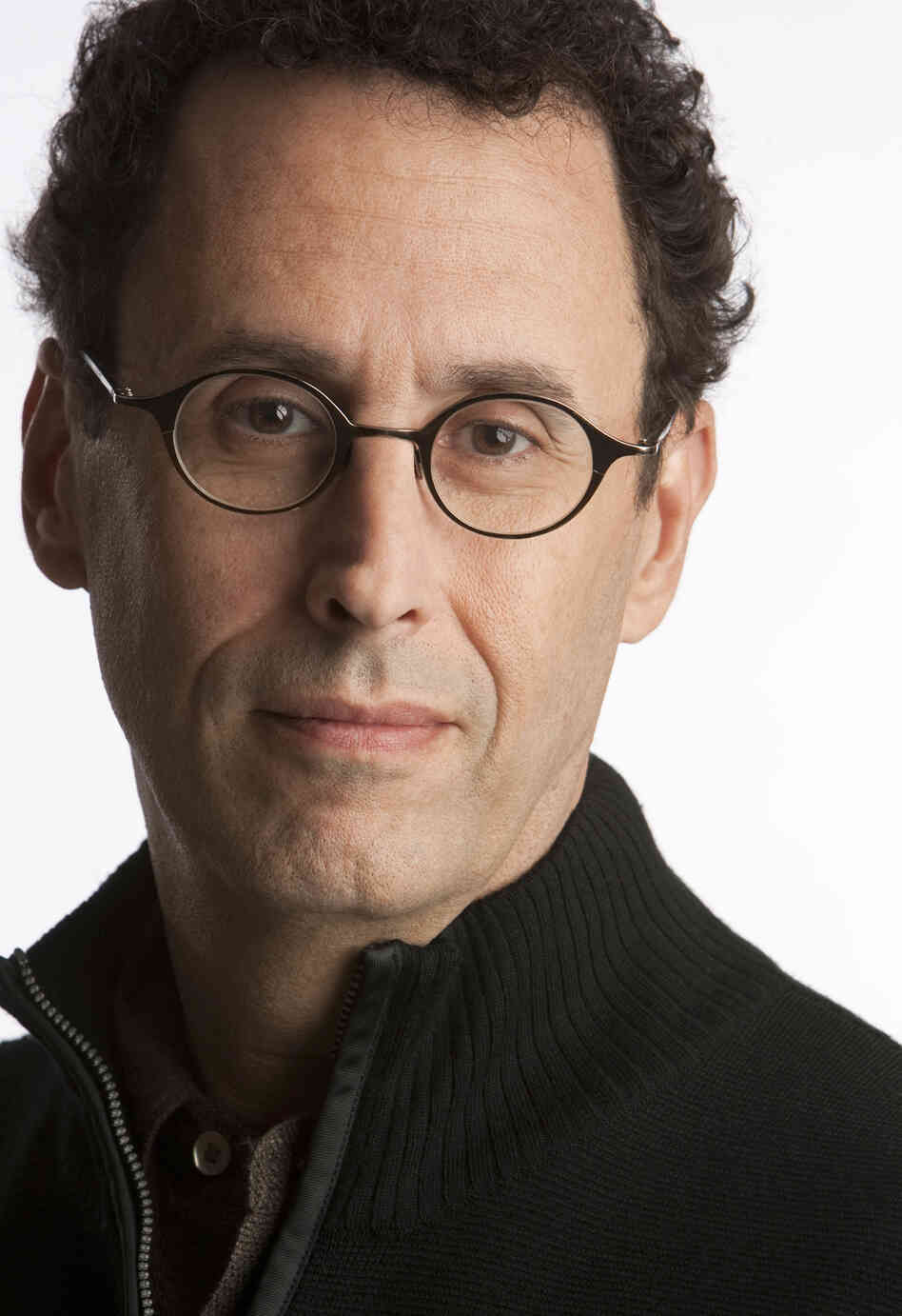 Kushner is the author of the Pulitzer Prize-winning play Angels in America. He also co-wrote the 2005 film Munich.