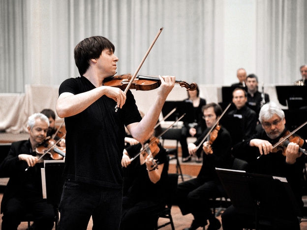 Violinist Joshua Bell conducts the Academy of St. Martin in the Fields by doing what comes naturally to him. The celebrated soloist is also the London orchestra's music director.