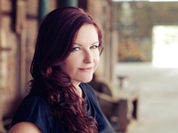 Tanis Rideout is a poet and writer based in Toronto, Canada.