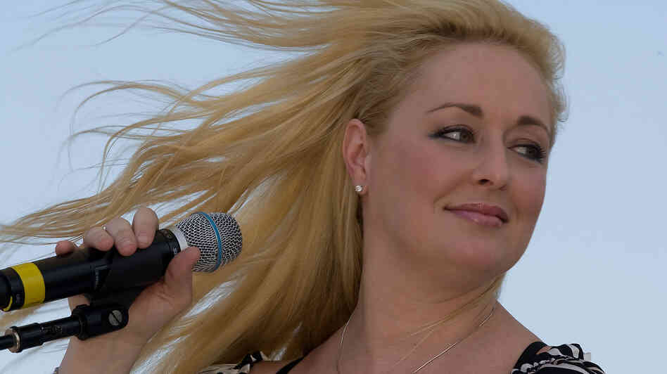 Mindy McCready performing in 2008 in Nashville.