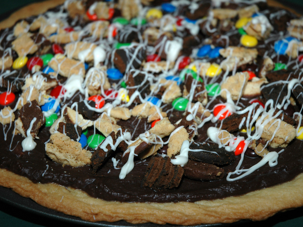 Girl Scout Cookie Dessert Pizza
