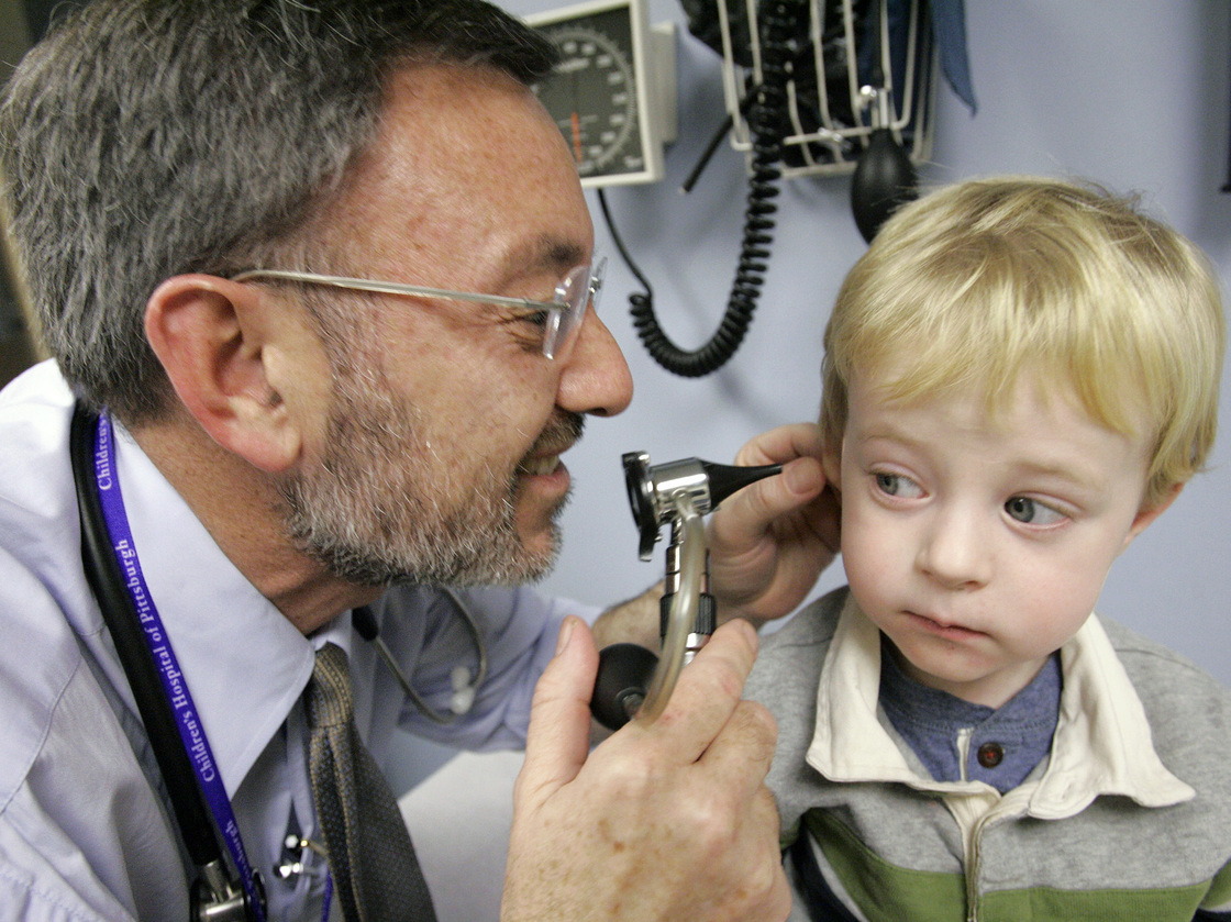 Giancario Gemignani-Hernandez, 2, of Pittsburgh has his ear examined by Dr. Alejandro Hoberman.