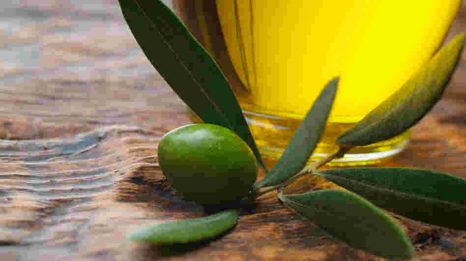 Don't hold back on the olive oil, a Spanish study concludes.