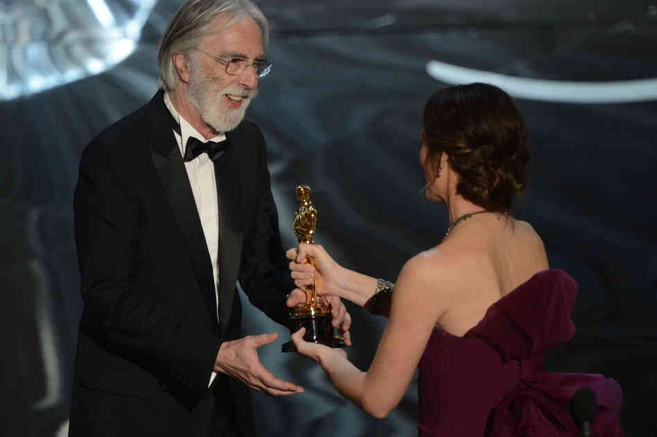 Michael Haneke accepts the Oscar for "Amour," best foreign language film, from Jennifer Garner.
