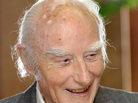 Francis Crick in 2003, the year before his death, at the Salk Institute for Biological Studies in San Diego. Francis Crick in 2003, the year before his death, at the Salk Institute for Biological Studies in San Diego.