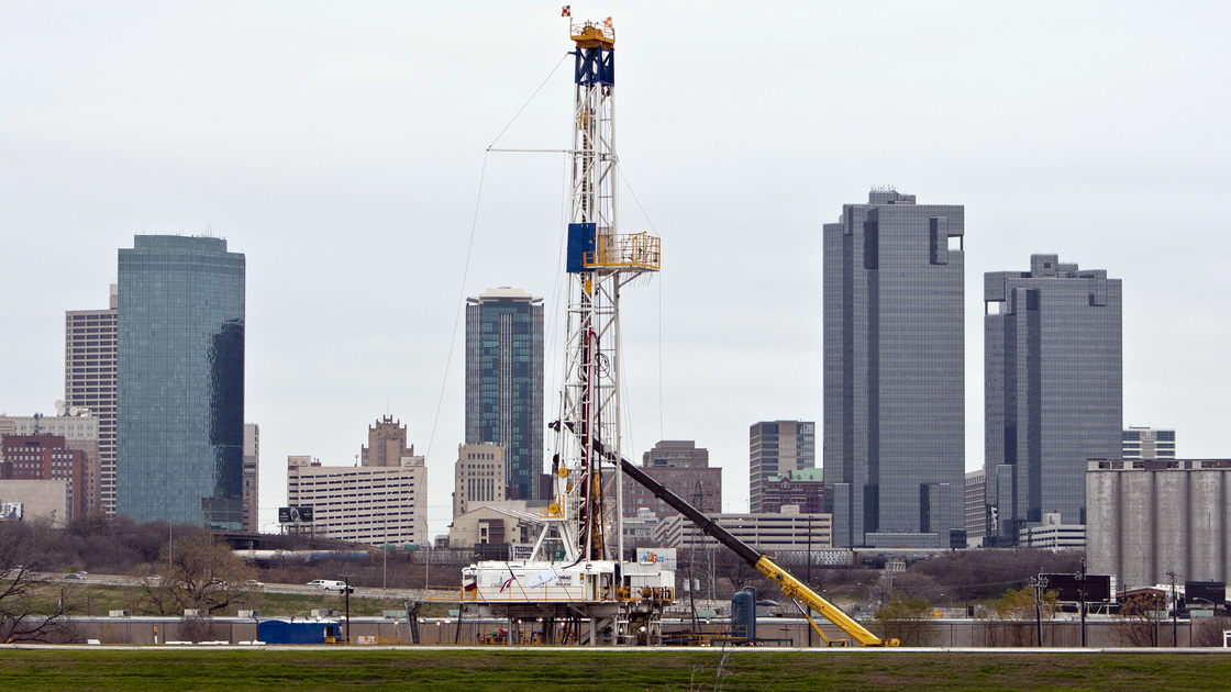 A natural gas drilling rig just east of downtown Fort Worth, Texas. A new decade-long study finds the region's Barnett Shale formation has sufficient gas reserves to last another 25 years.