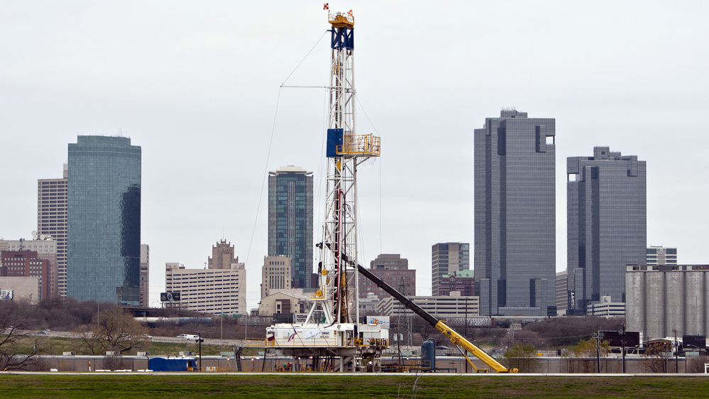 A natural gas drilling rig just east of downtown Fort Worth, Texas. A new decade-long study finds the region's Barnett Shale formation has sufficient gas reserves to last another 25 years.
