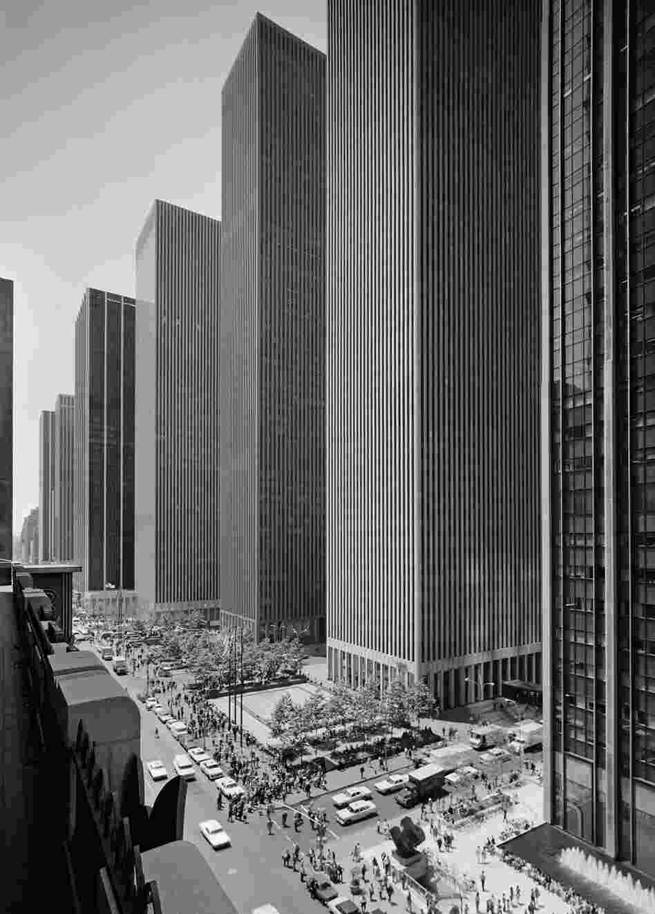 Exxon Building on Sixth Avenue, Harrison and Abramovitz, New York, N.Y., 1974