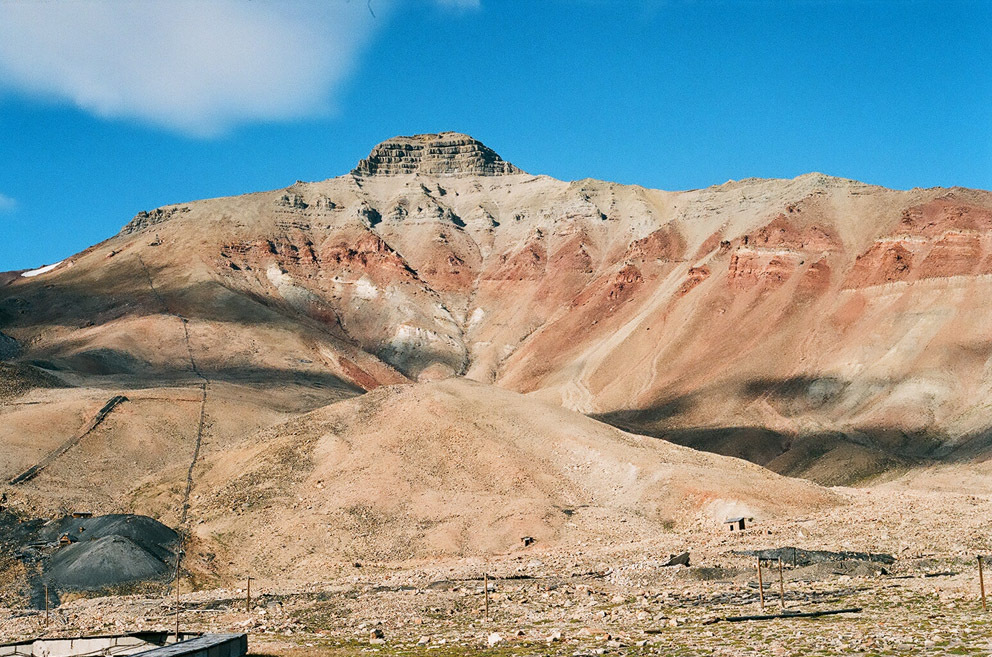 The mountain that looms above Piramida and which gave the town — as well as Efterklang's fourth album — its name.