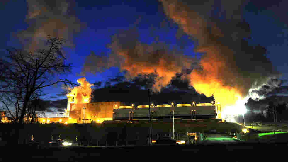 American Electric Power's natural gas-burning plant in Dresden, Ohio, is one of the energy company's new investments in alternatives to coal-burning plants. American Electric Power's natural gas-burning plant in Dresden, Ohio, is one of the energy company's new investments in alternatives to coal-burning plants.