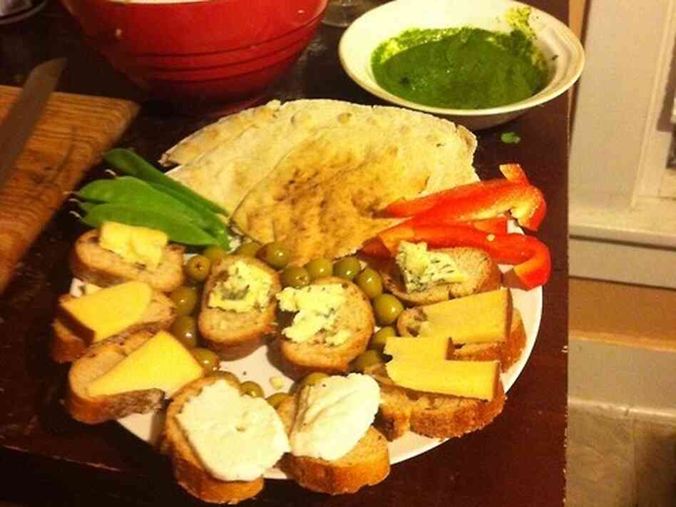 From KF in Champaign, Ill.: Baba ghanoush, a spicy cilantro chutney with bread, and veggies for dipping From KF in Champaign, Ill.: Baba ghanoush, a spicy cilantro chutney with bread, and veggies for dipping