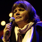 Linda Ronstadt at the 19th Annual Bridge School Benefit in 2005. Linda Ronstadt at the 19th Annual Bridge School Benefit in 2005.