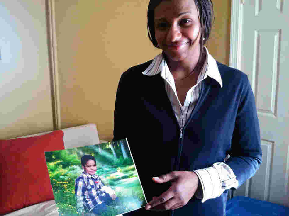 Maria Texeira-Gomes holds a photo of her 5-year-old son, Matheo, who has struggled with asthma nearly all his life. Maria Texeira-Gomes holds a photo of her 5-year-old son, Matheo, who has struggled with asthma nearly all his life.