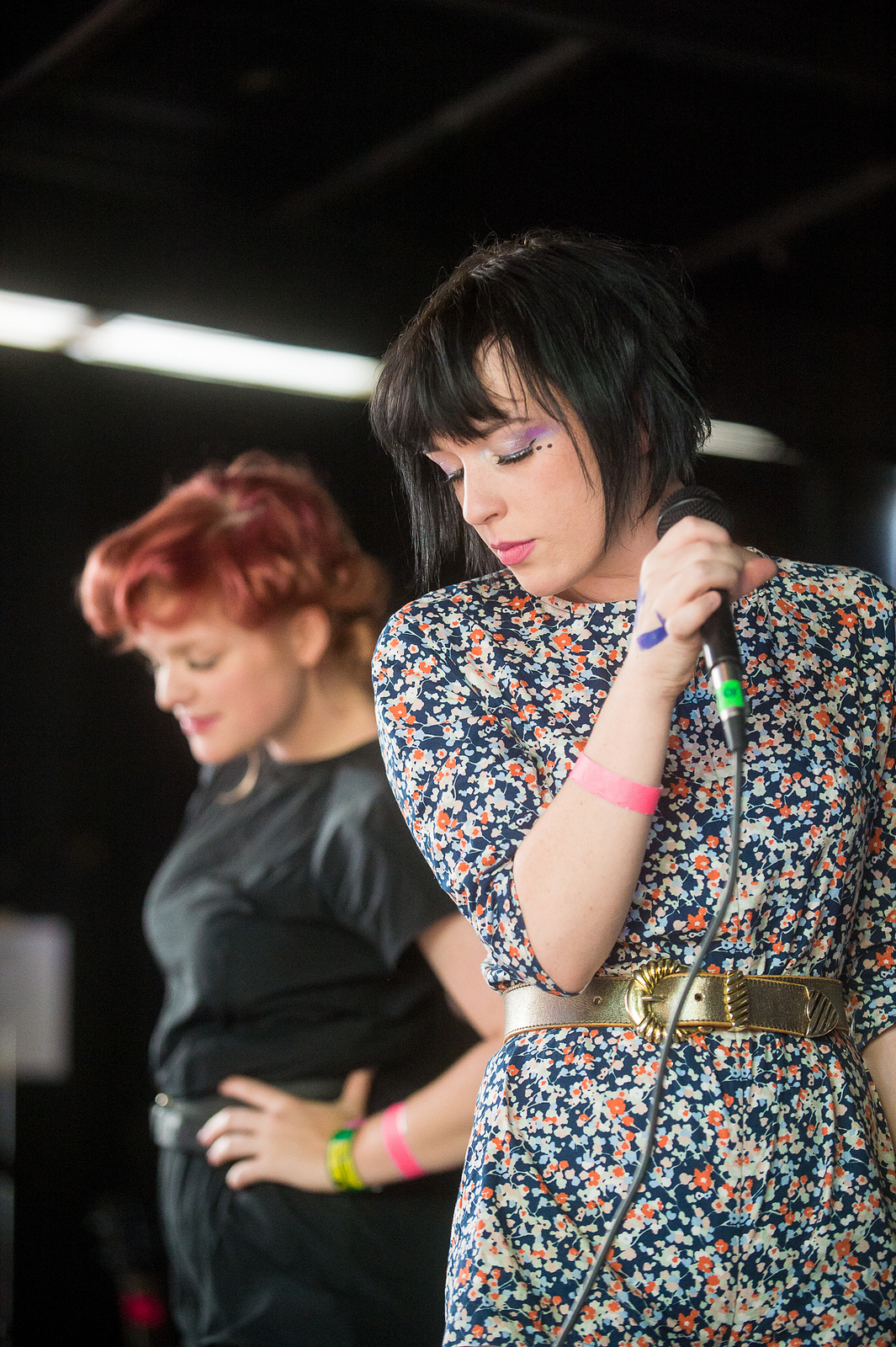 From the land down under, gleeful dance-pop sextet Alpine plays Red 7.