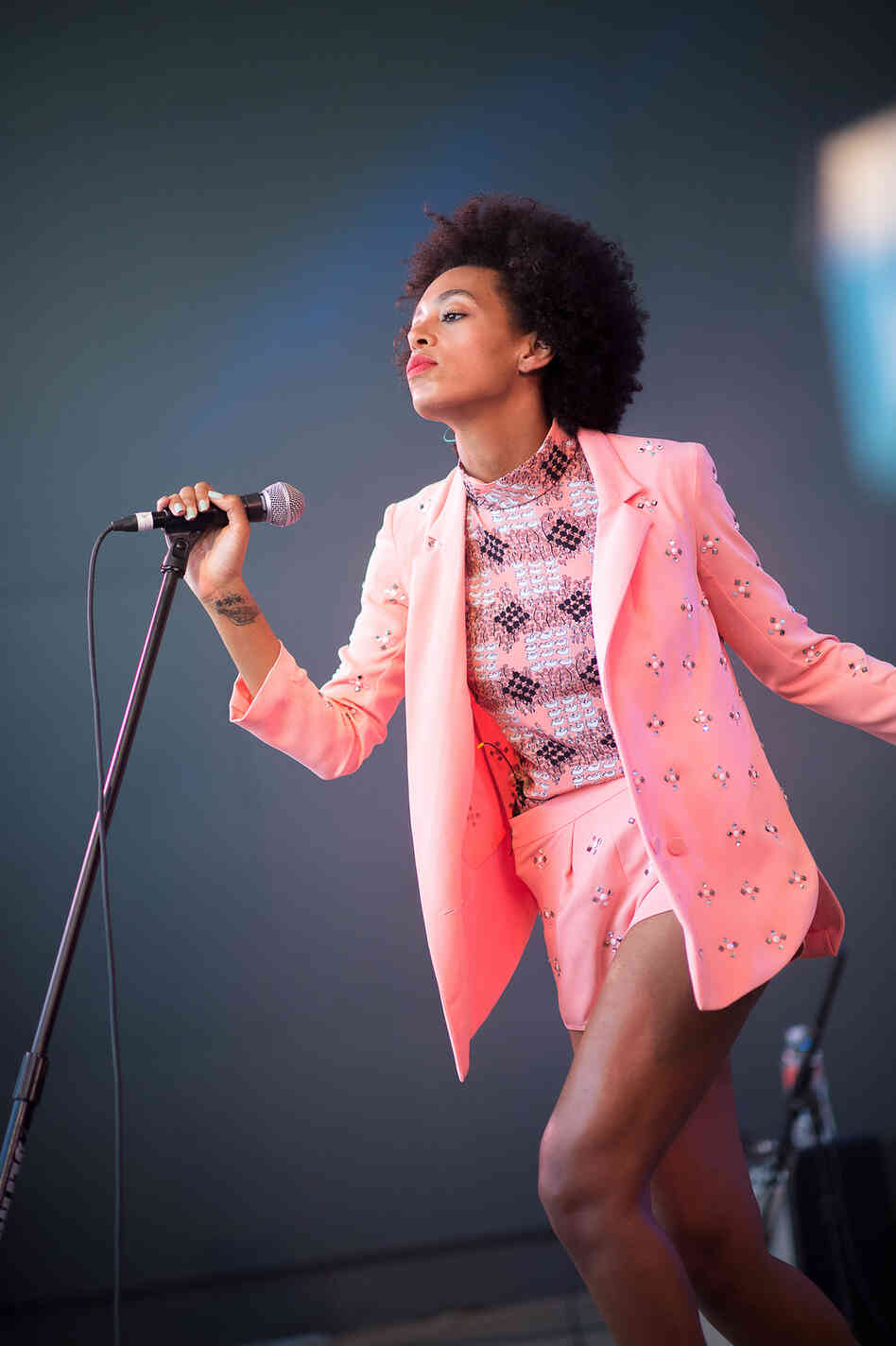 Another shot of Solange at Stubb's because, hey, that's a statue in the making. 