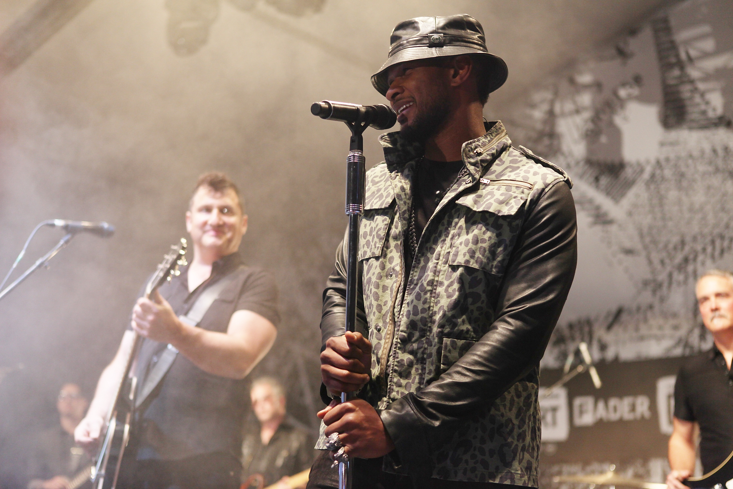 So this is awesome: Usher joins The Afghan Whigs at The Fader Fort for a cover his steamy slow jam, 