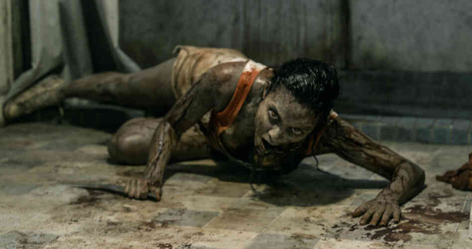 Mia (Jane Levy) is possessed by an army of demons in Fede Alvarez's gruesomely affectionate homage to the Sam Raimi classic. Mia (Jane Levy) is possessed by an army of demons in Fede Alvarez's gruesomely affectionate homage to the Sam Raimi classic.