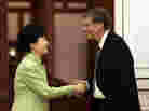 This handshake between South Korean President Park Geun-hye and Microsoft founder Bill Gates sparked debate over whether the American — who kept his left hand in his pocket — had been rude. Other photos clearly show Gates' hand in his pocket.0