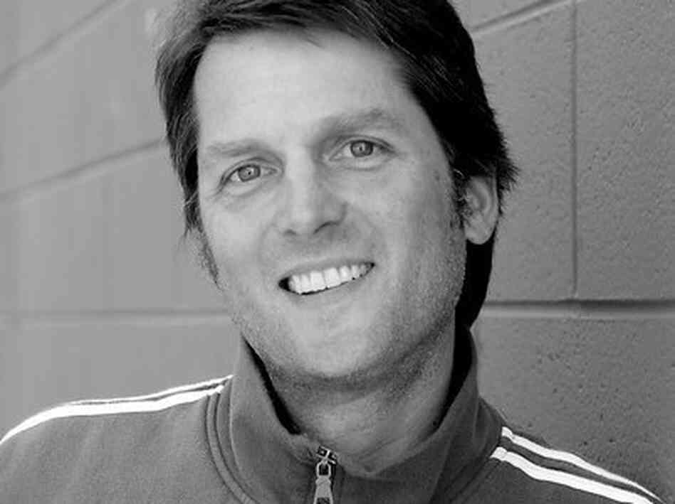 Before becoming a full-time author, Neal Thompson spent 15 years as a newspaper reporter. Before becoming a full-time author, Neal Thompson spent 15 years as a newspaper reporter.