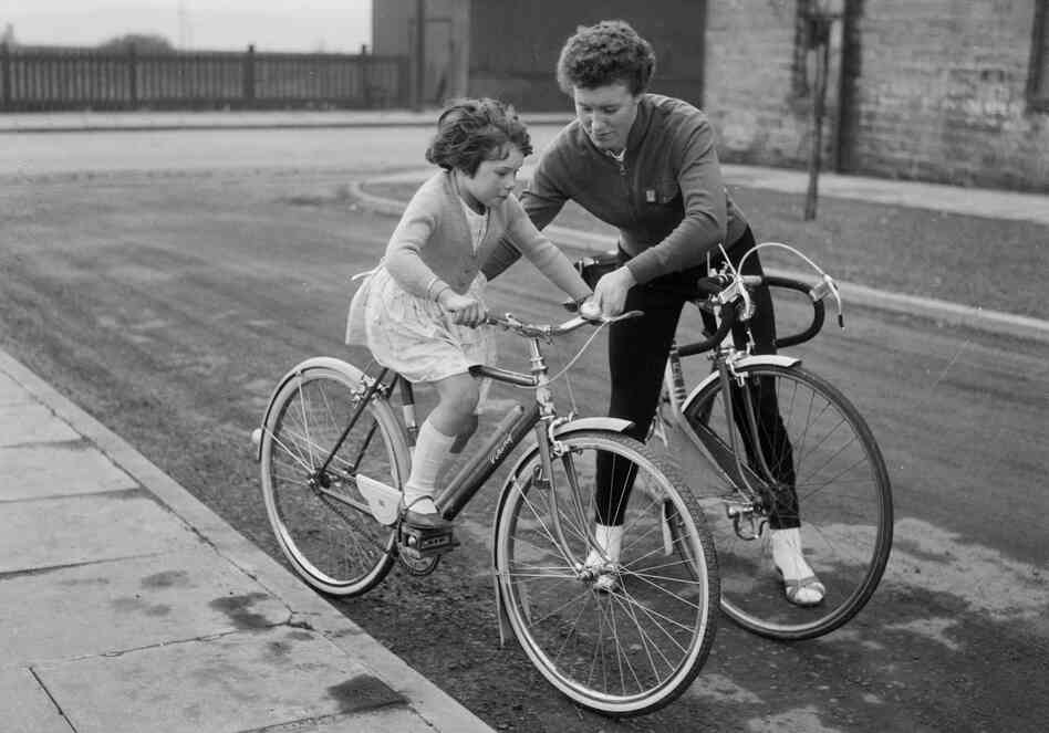 British cyclist Beryl Burton with her daughter Denise in March 1963. Mother and daughter later raced together in the 1972 world championships. British cyclist Beryl Burton with her daughter Denise in March 1963. Mother and daughter later raced together in the 1972 world championships.