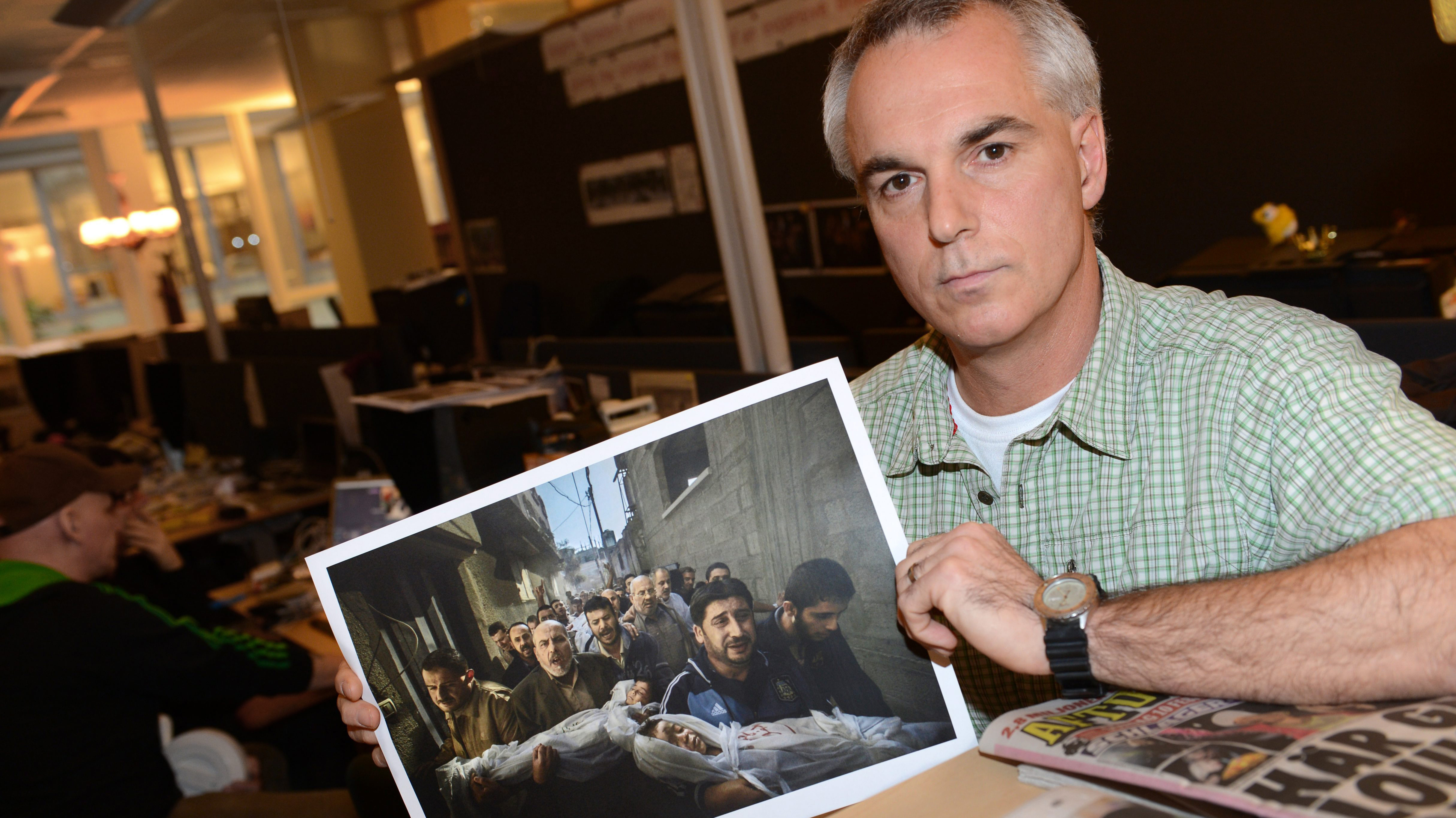 Swedish photographer Paul Hansen did not artificially manipulate his prize-winning picture