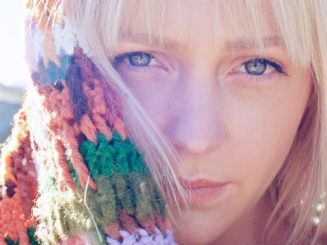 The folksinger takes a remarkable journey over the course of 16 hypnotic, subtly inventive songs.