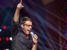 Deke Sharon performs on the Chinese edition of The Sing-Off in 2012. Deke Sharon performs on the Chinese edition of The Sing-Off in 2012.