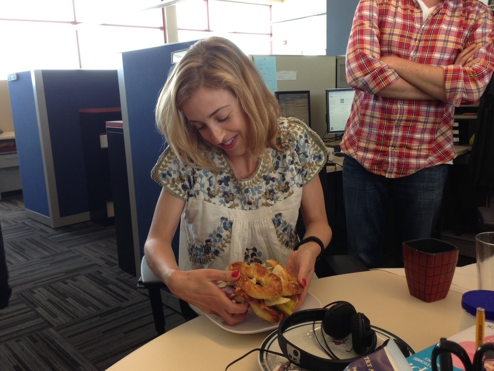 If you zoom in, you can see how Eva's fingers immediately pruned up when she touched the Saltwich.