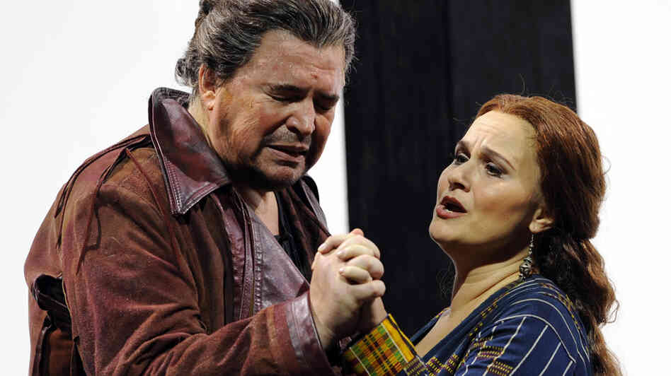 Peter Seiffert and Katarina Dalayman as the title characters in Tristan und Isolde, Wagner's cosmic tale of love. Peter Seiffert and Katarina Dalayman as the title characters in Tristan und Isolde, Wagner's cosmic tale of love.