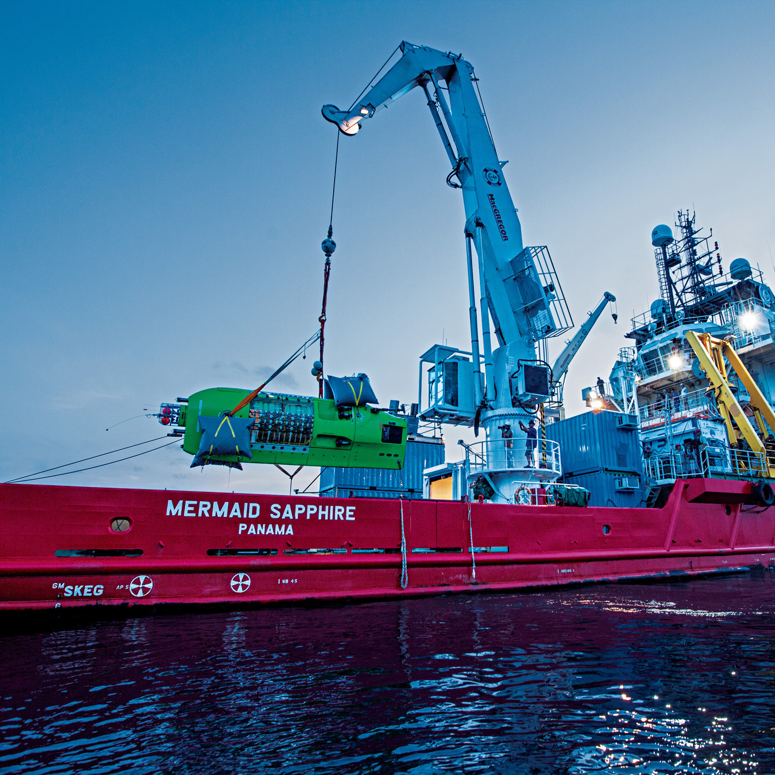 Launched from the Mermaid Sapphire, the sub relies on 180 different systems, from battery packs to sonar.