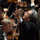 Michael Tilson Thomas conducts the San Francisco Symphony. Michael Tilson Thomas conducts the San Francisco Symphony.