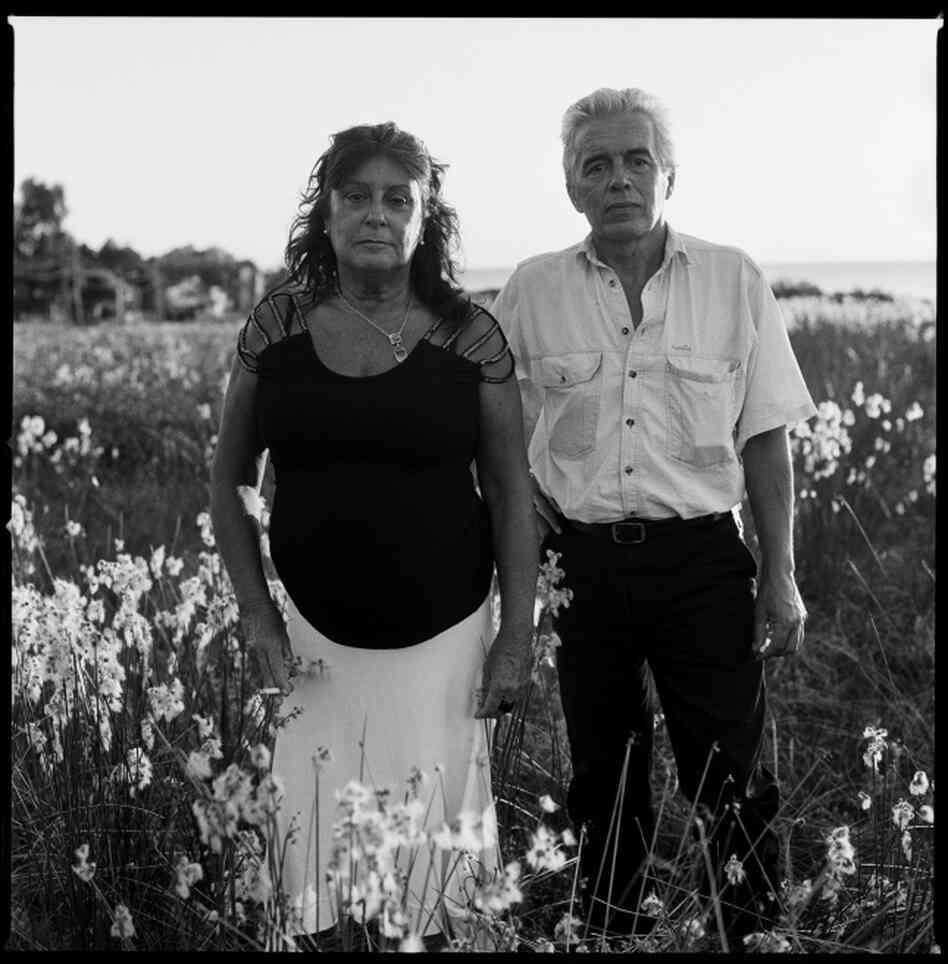 Alicia Cadenas and Ariel Soto sought exile in Argentina after the dictatorship took power in Uruguay in 1973. They were both kidnapped in 1976 during Operation Condor, were interrogated in a concentration camp, smuggled by the military back to Uruguay, and spent more than two years in jail before seeking exile in Sweden. They divorced in 1985 and decided to get back together 25 years later. Alicia Cadenas and Ariel Soto sought exile in Argentina after the dictatorship took power in Uruguay in 1973. They were both kidnapped in 1976 during Operation Condor, were interrogated in a concentration camp, smuggled by the military back to Uruguay, and spent more than two years in jail before seeking exile in Sweden. They divorced in 1985 and decided to get back together 25 years later.