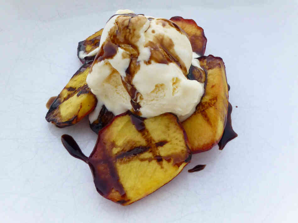 Grilled Peaches with Vanilla Ice Cream and Balsamic Vinegar Grilled Peaches with Vanilla Ice Cream and Balsamic Vinegar