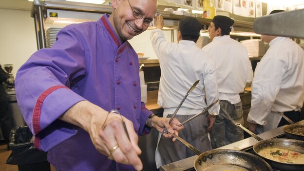 Chef Raghavan Iyer at work in Om, an Indian restaurant in Minneapolis, in 2009. (AP)